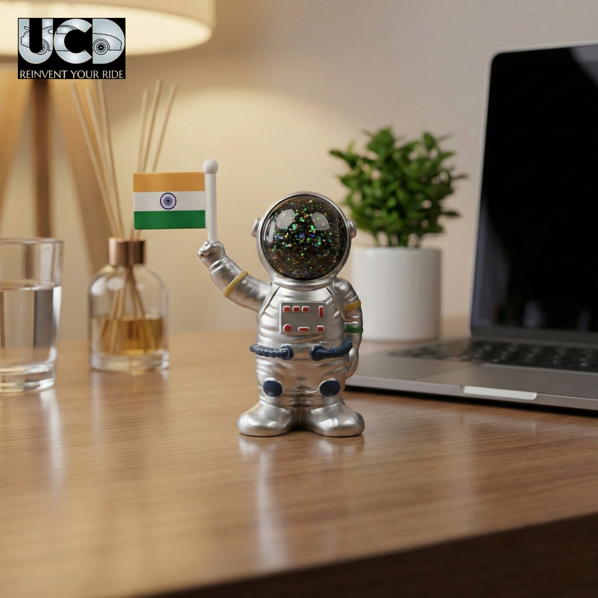 Car Dashboard Accessory Solar Powered Astronaut with Flag – Attractive Spacesuit Astronaut Decor